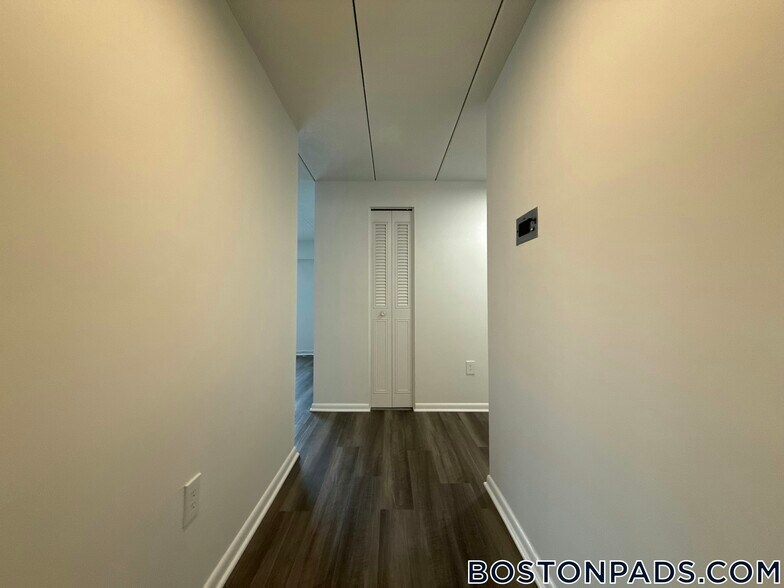 Building Photo - 55 Hill Rd