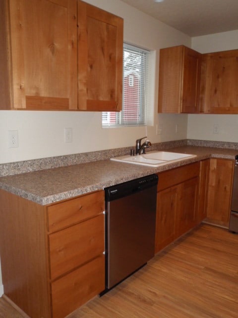 Building Photo - Half month free with a six month lease