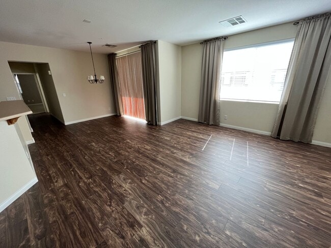 Building Photo - 2 BED / 2 BA - ALL APPLIANCES - COMMUNITY ...