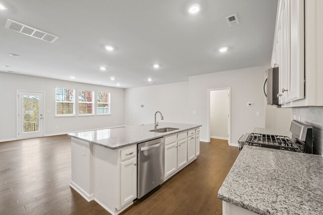 Building Photo - Like Brand New Luxury Townhome in Matthews!