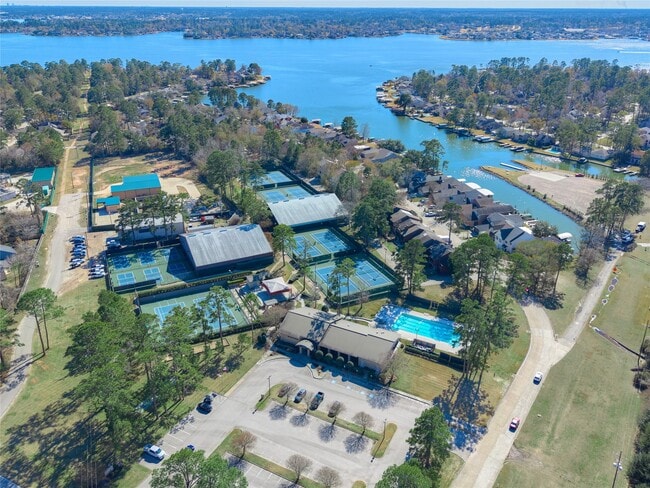 Building Photo - 12635 Lakeshore Dr