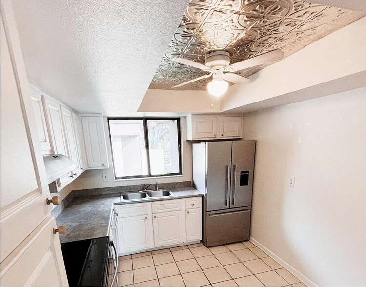 kitchen with premium stainless appliances - 880 S Village Dr N
