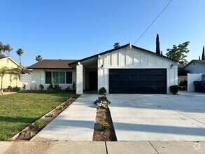 Building Photo - Spacious 3 bedroom Home for Rent