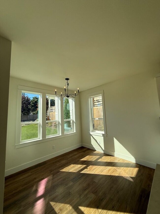 Building Photo - New Construction 4-bedroom 4 Bath Dundee OR 97115