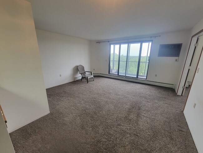 Building Photo - 55+ community for rent - 2 bedroom overloo...