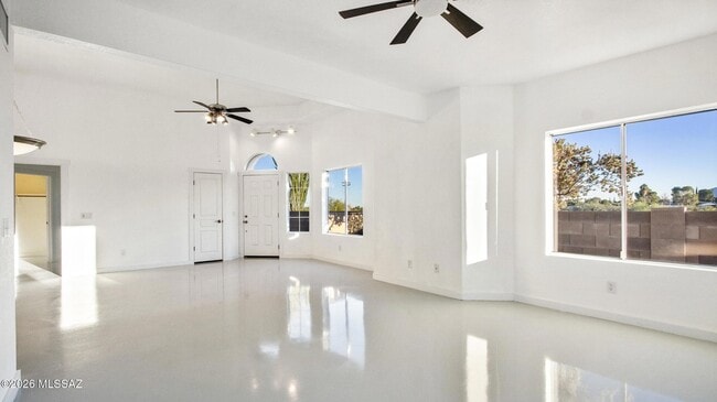 Building Photo - 574 Duchess Dr