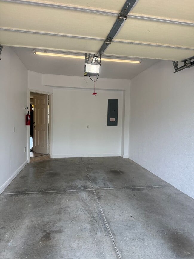 Building Photo - 1603 Napoli Dr W