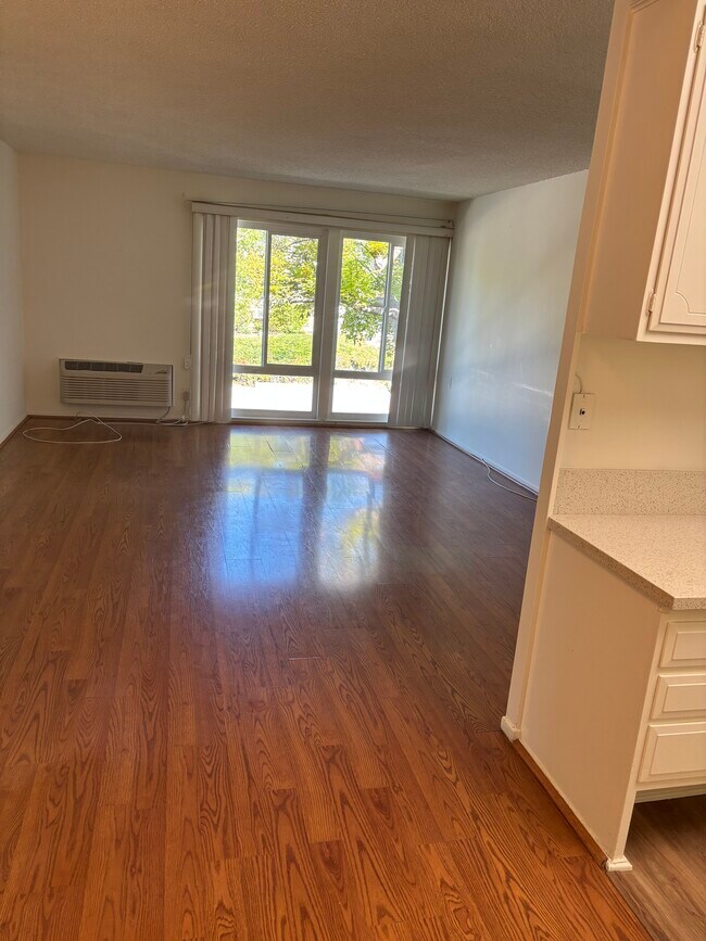 Building Photo - 2280 Via Mariposa W