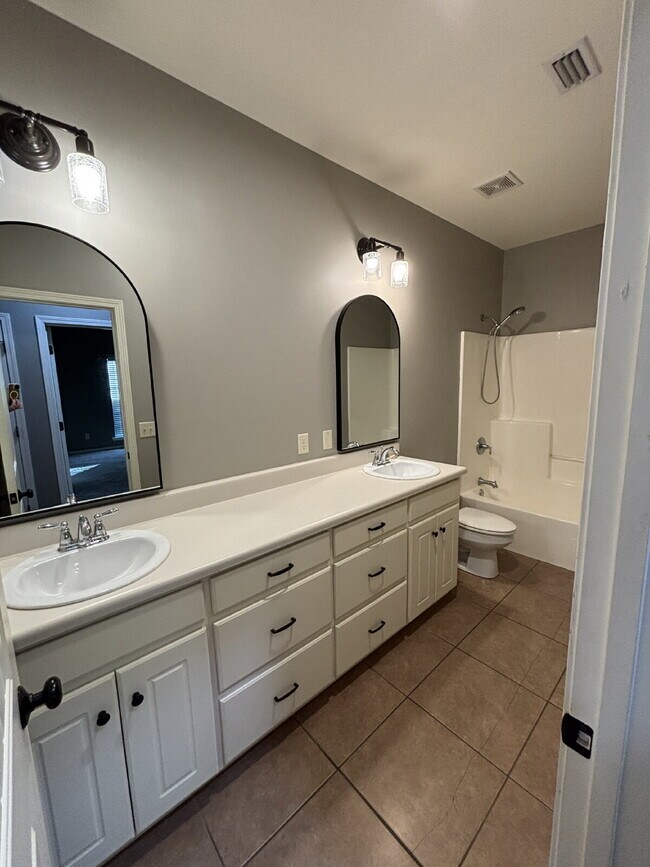 Building Photo - 241 Veritas Dr