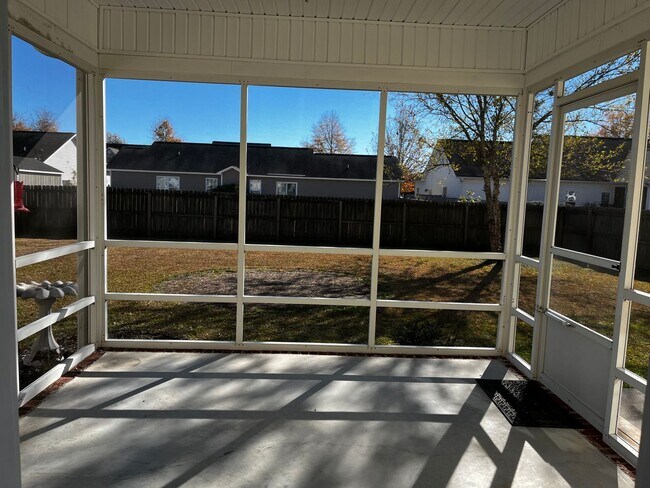 Building Photo - Don't miss this beautiful home in desirable Brice's Crossing