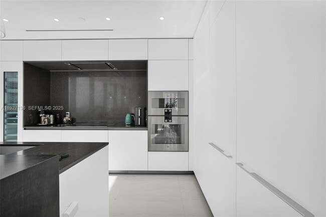 Building Photo - 300 Biscayne Blvd Way