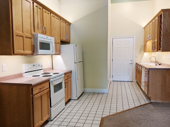 Building Photo - Redmen - Residential