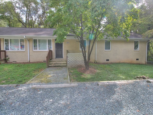 Building Photo - Beautiful 4, 5, and 6 Bedroom Duplexes!!