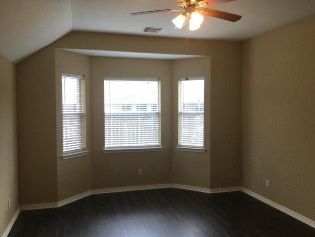 Building Photo - 214 Autumn Creek Ln