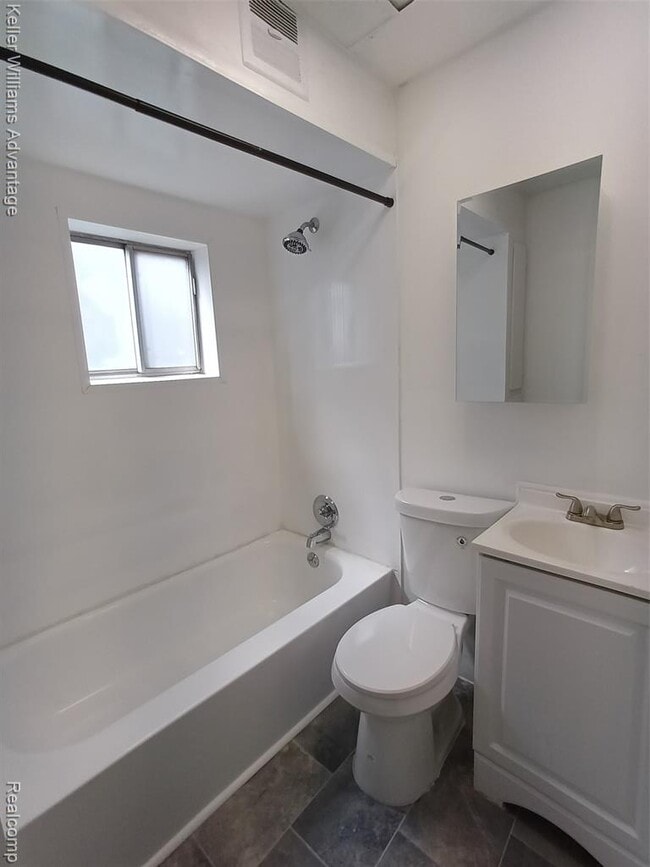 Building Photo - 15345 Sumner