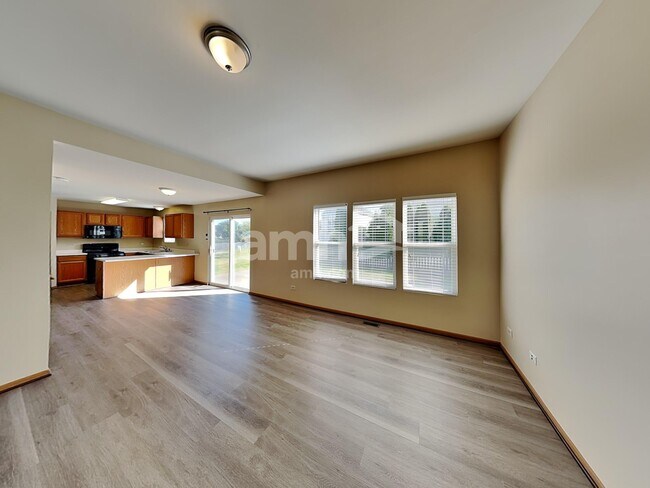 Building Photo - 1612 Lake Pointe Dr