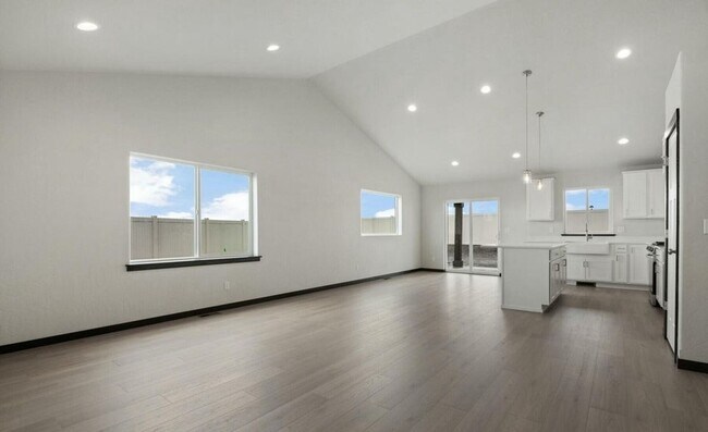 Building Photo - New Construction !