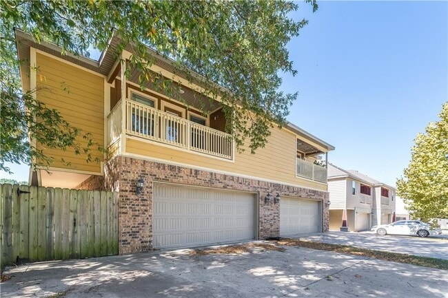 Building Photo - 1322 N Corsica Dr