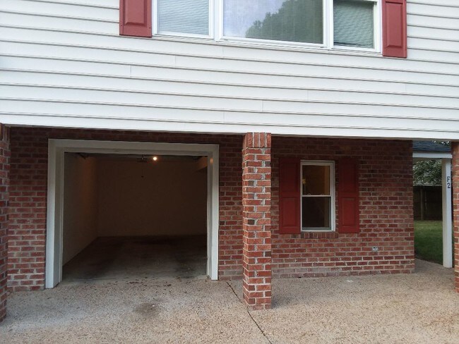 Building Photo - 8550 Tidewater Dr