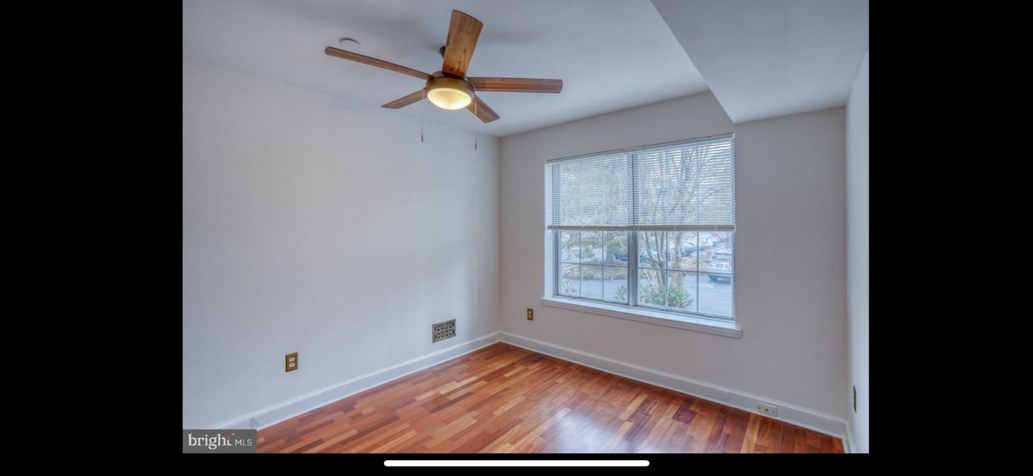 Living room - 405 Waters Edge Dr