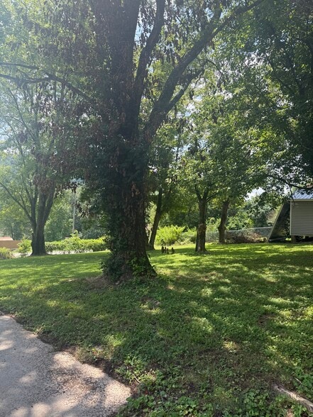 Building Photo - 7001 Maize Dr
