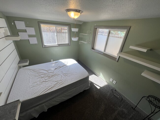 Building Photo - 205 16th Ave Ct