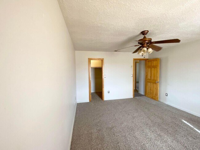 Building Photo - 910 11th Ave NW