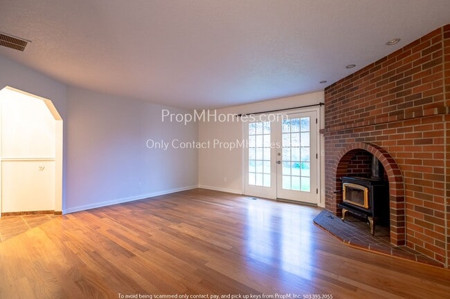 Building Photo - Three Bedroom Plus Bonus In West Linn - Sunset!