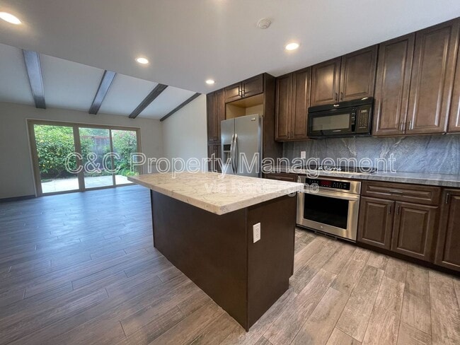 Building Photo - 211 Hacienda Carmel