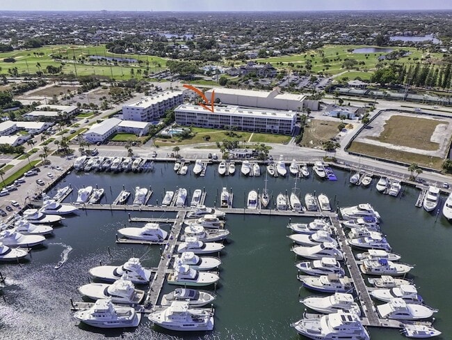 Building Photo - 907 Marina Dr