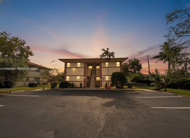 Building Photo - 825 SW 10th St