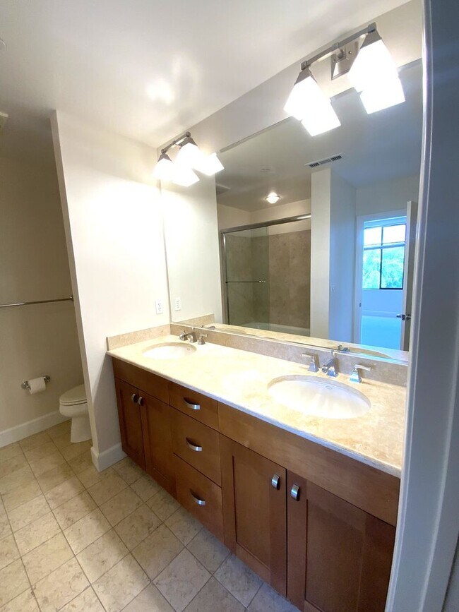 Building Photo - Modern Luxury Meets Prime Downtown Palo Al...