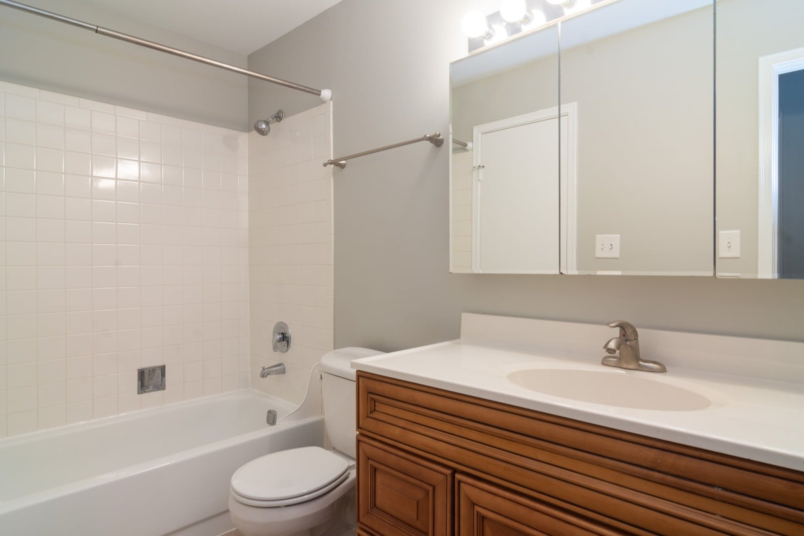 bathroom - 2032 N Rand Rd