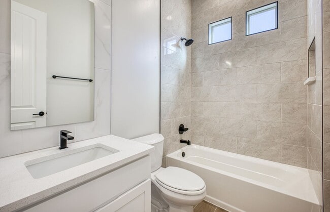 Building Photo - Beautiful East side House 4 bed-2.5 baths, part of The Overlook Casa Club that includes Swimming ...