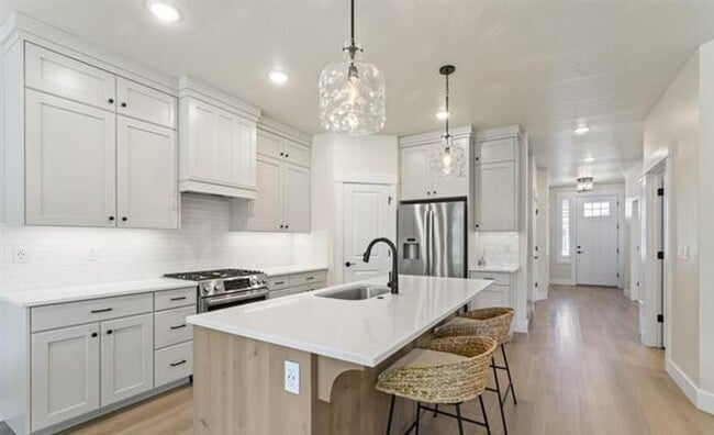 Building Photo - 4 Bedroom Home - Meridian