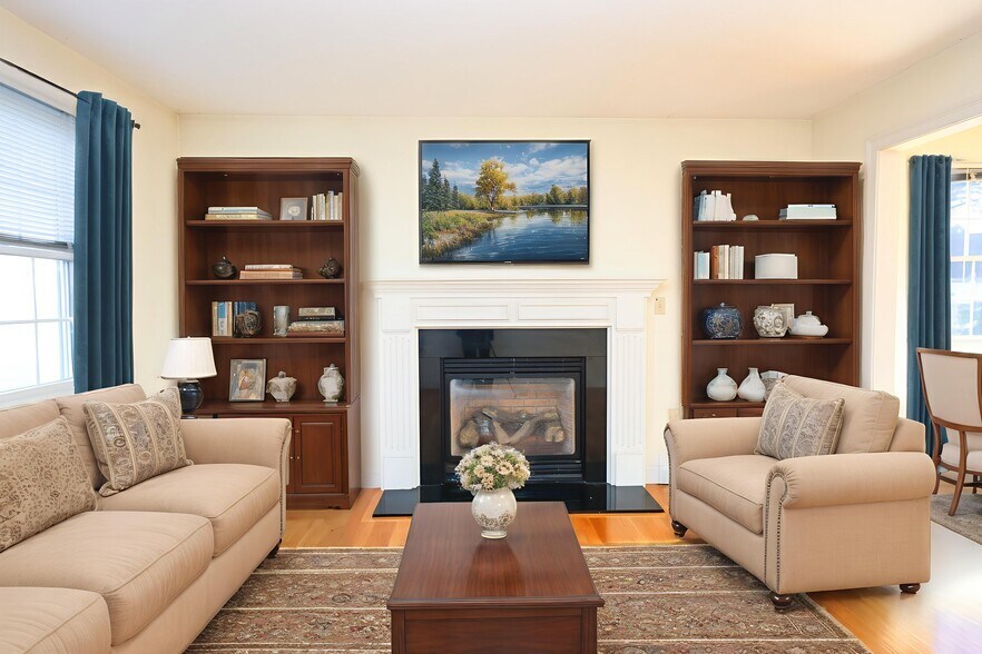 Building Photo - 370 Franklin St