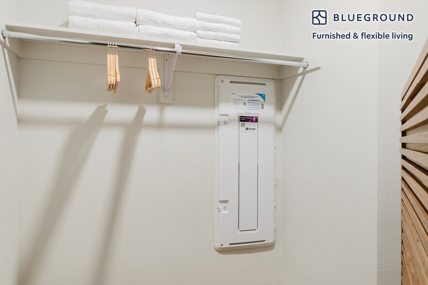 Building Photo - 2333 Calle Del Mundo