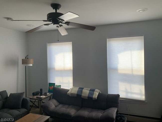 Building Photo - 220 E Broad St