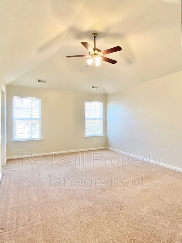 Building Photo - 717 Dissdale Ln