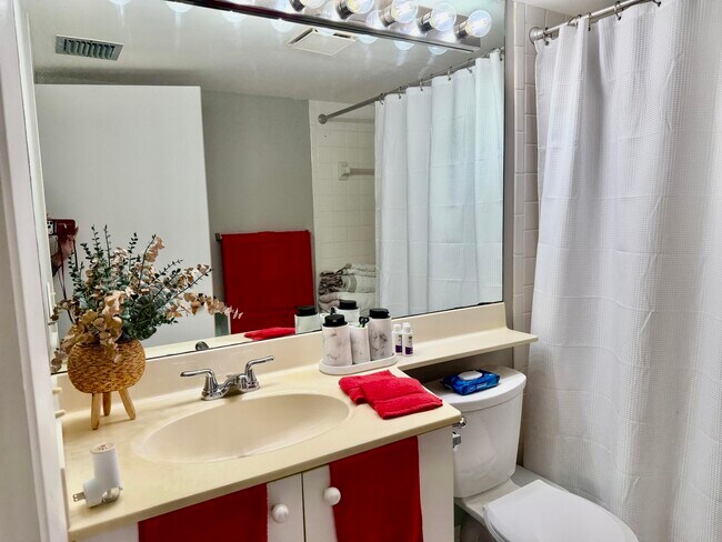 Building Photo - 14671 Bonaire Blvd