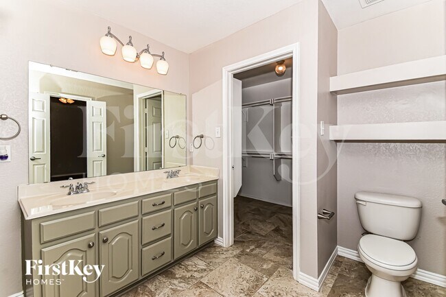 Building Photo - 2103 Cardinal Dr