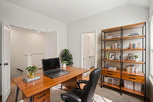 Building Photo - 613 Royal Arch Dr