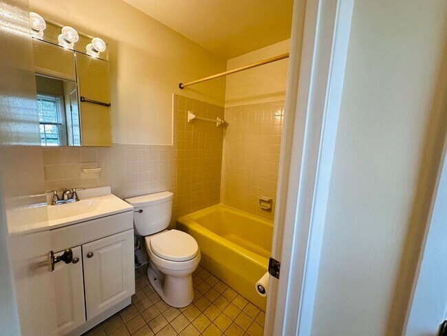 Building Photo - 109 Yorkshire Ct