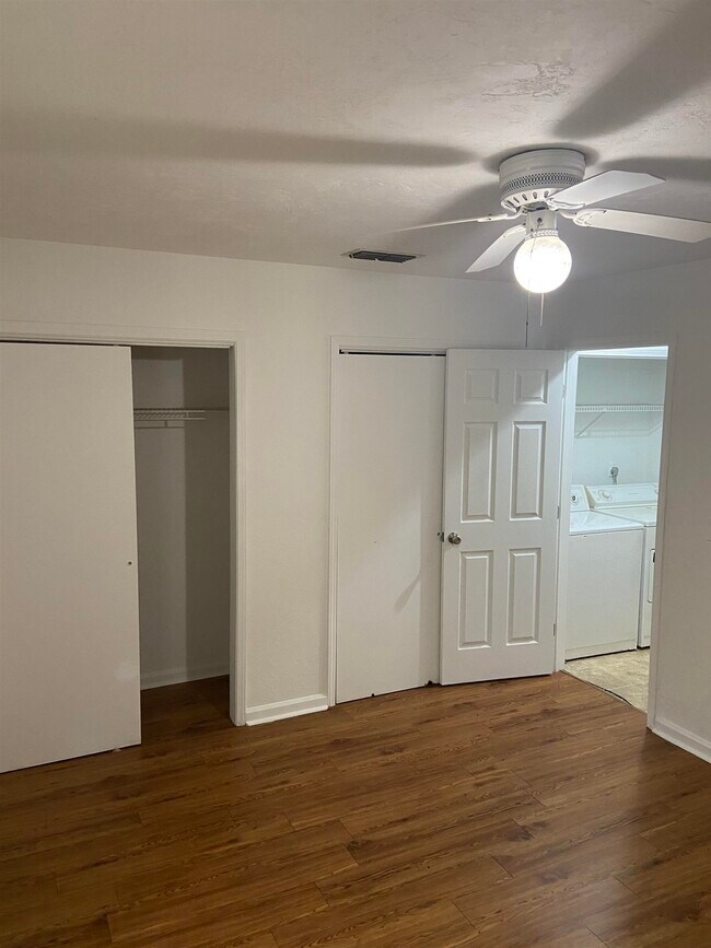 Building Photo - 214 White Dr