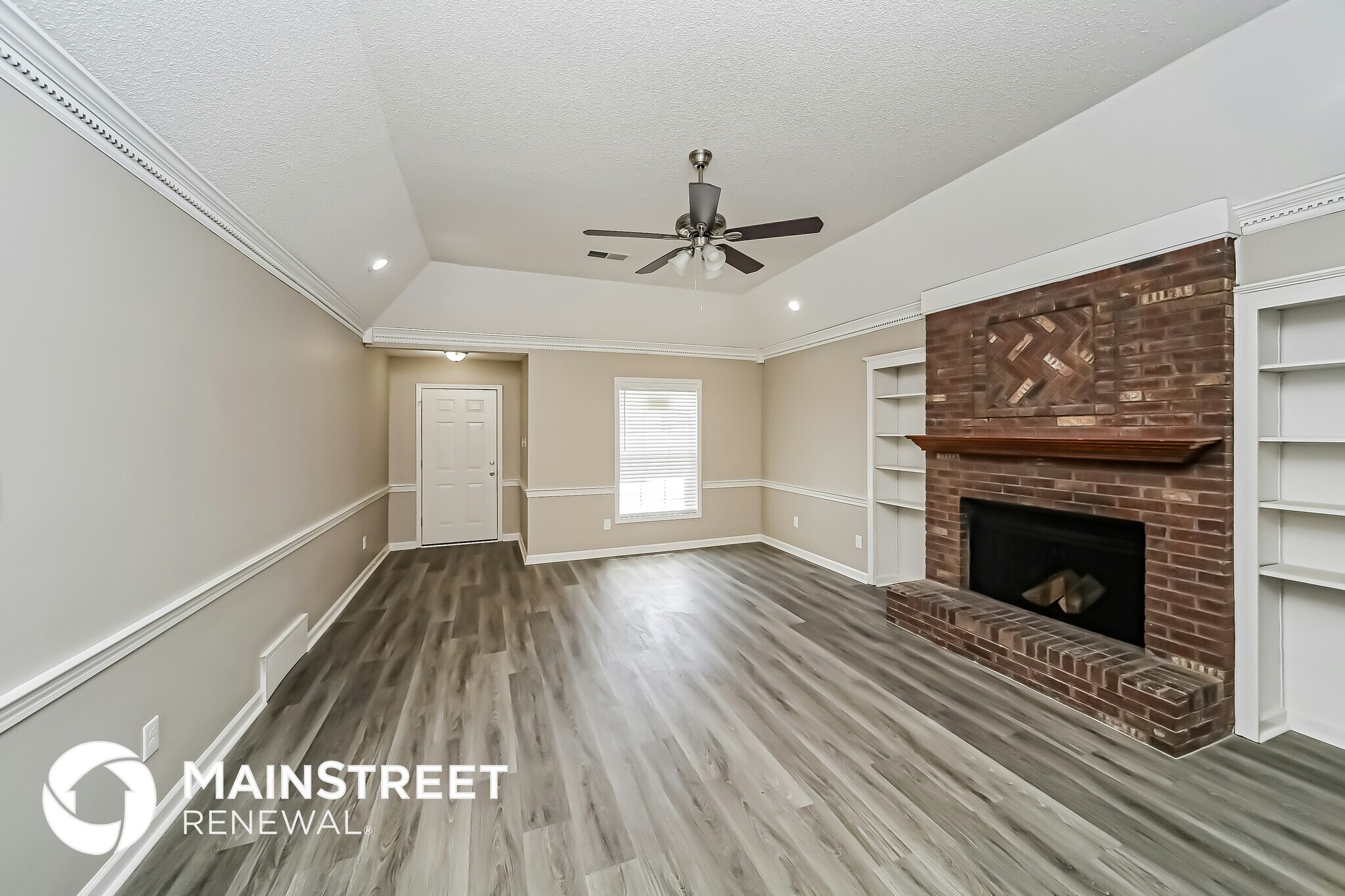 Building Photo - 6750 Lake Point Cir