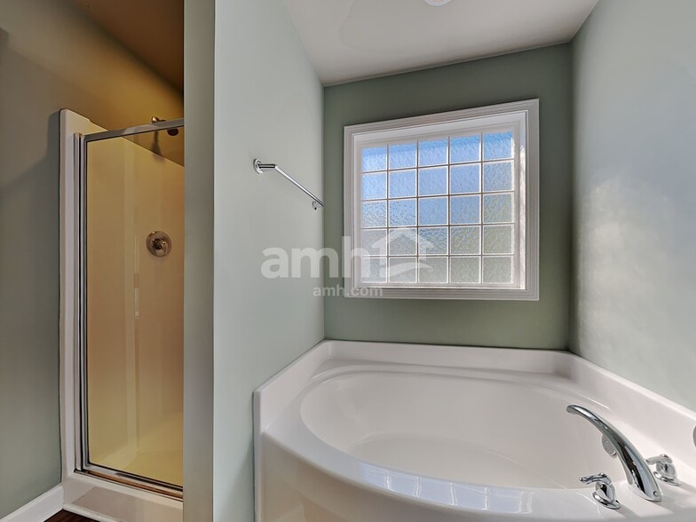 Building Photo - 200 N Wentworth Dr