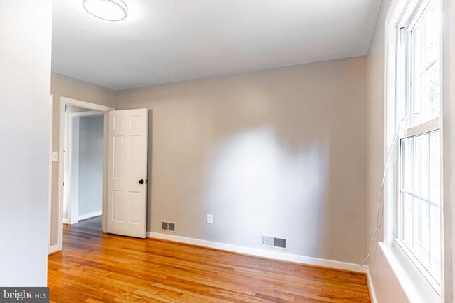 Building Photo - 2759 W George Mason Rd