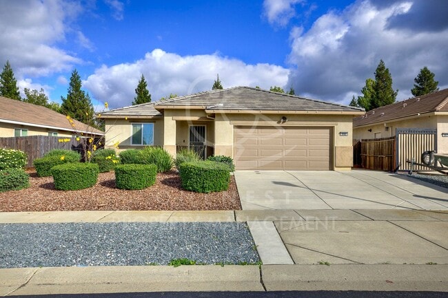 Primary Photo - Beautifully maintained and modern 4-bedroom, 2-bathroom