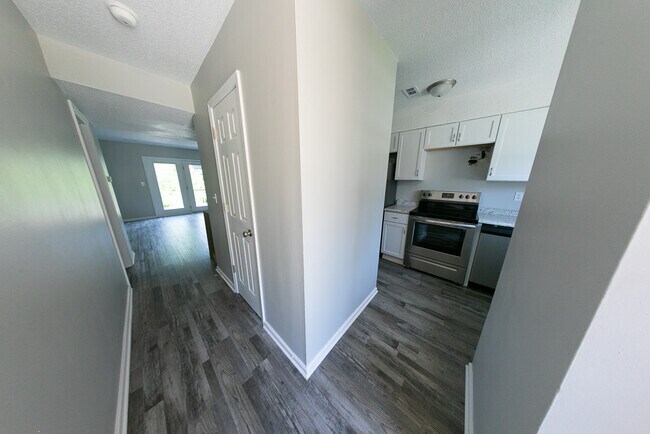 Building Photo - 823 Broad St