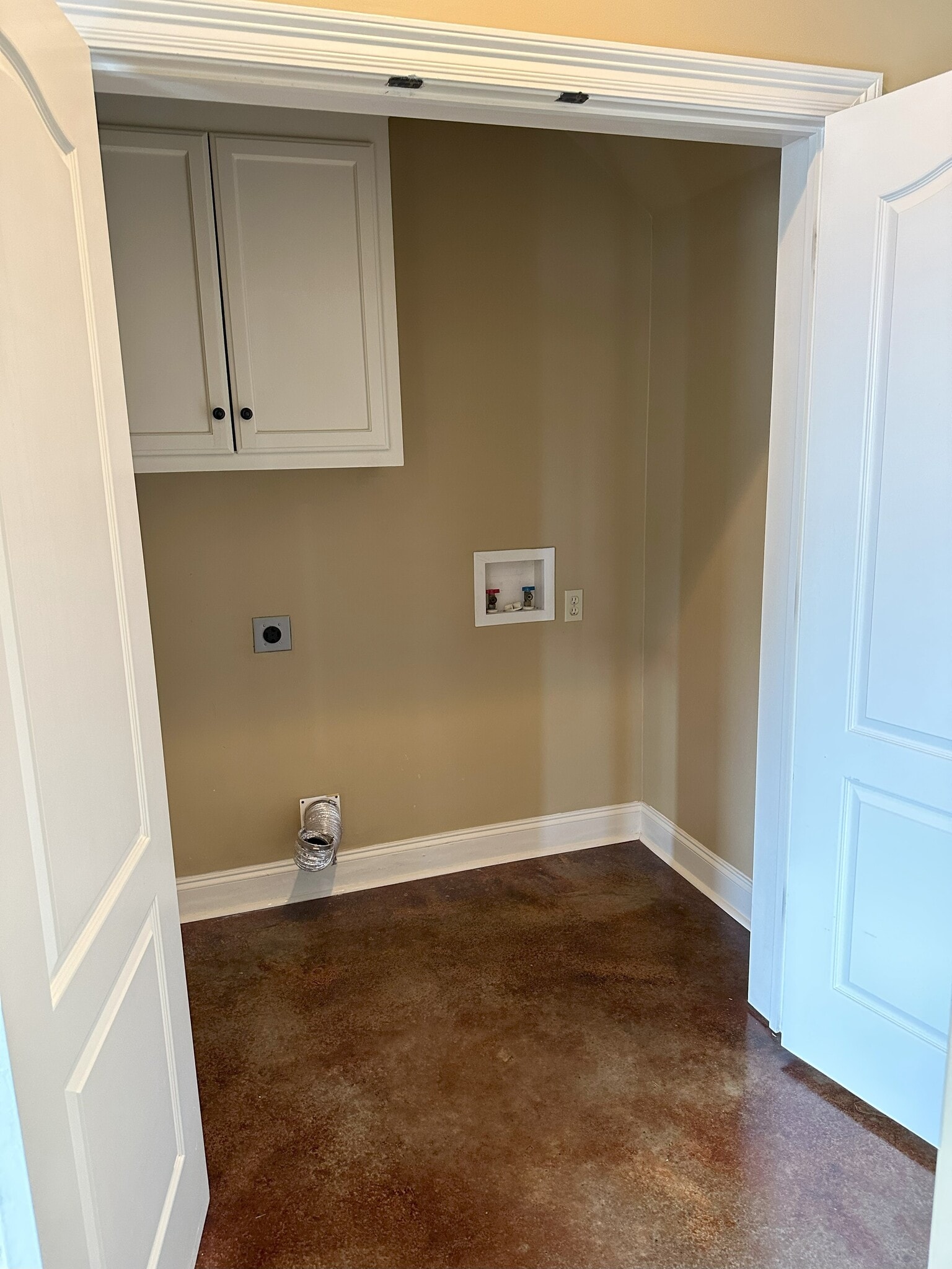 Building Photo - 111 Village Square Dr